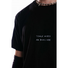 DIVNEJ VIBE / TEE / BLACK